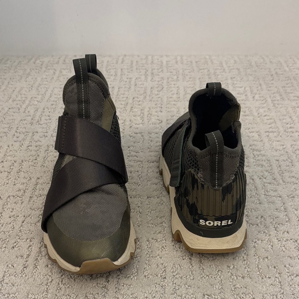 Sorel Olive and Black Slip-On Kinetic Sneaker. Size 7